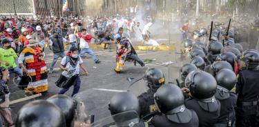 Manifestantes confrontan a la Policía en el Parque Universitario durante la llamada 