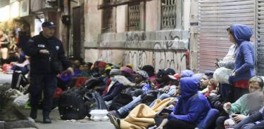 Decenas de haitianos hace fila para solicitar asilo en México