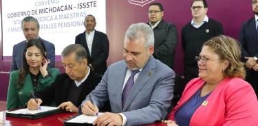 Convenio entre el ISSSTE y el gobierno de Michoacán, beneficiará a unos 5,300 maestros y maestras jubilados y pensionados que podrán contar con servicios médicos