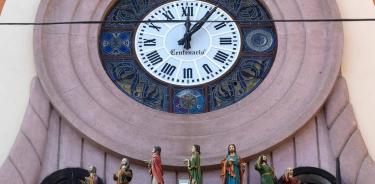 El reloj de la Catedral de Nuestra Señora de Guadalupe en el Centro Histórico de Mexicali.