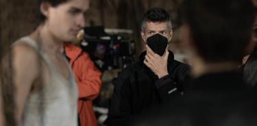 El cineasta Víctor García en el rodaje de 'Comunión con el diablo'.