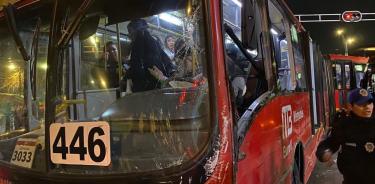 Dos unidades de Metrobús chocan