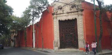 La Casa Chata, ubicada en el centro de Tlalpan, es parte de la sede del CIESAS en la Ciudad de México.