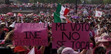 Miles de ciudadanos salieron a las calles en defensa del INE