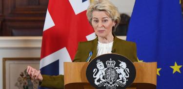 La presidenta de la Comisión Europea, Ursula von der Leyen, habla durante una conferencia de prensa conjunta con el primer ministro de Gran Bretaña sobre un acuerdo posterior al Brexit en Windsor