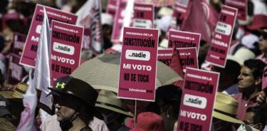 Miles de ciudadanos salieron a las calles de México en defensa del INE
