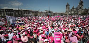 Miles de personas se manifestaron en defensa del Instituto Nacional Electoral (INE) en el Zócalo