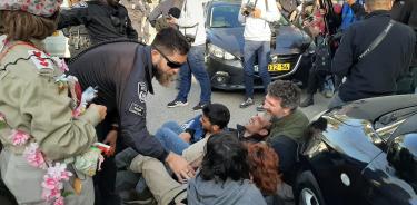 Fuerzas israelíes cargaron este viernes contra manifestantes israelíes.