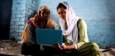 Impulsar un mayor acceso de la mujer a internet, una de las medidas de la ONU para alcanzar una igualdad de género.