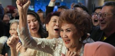 La madre de Yeoh siguió la ceremonia de los Oscar junto a decenas de familiares y amigos en una fiesta organizada por la familia de la actriz en el cine Dadi de Kuala Lumpur.