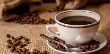 Los datos del estudio han apuntado que aproximadamente la mitad del efecto de la cafeína en la diabetes tipo 2 está mediado por la reducción del índice de masa corporal.