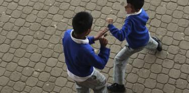 Las causas del bullying o acoso escolar pueden residir en los modelos educativos que son un referente para los niños, en la familia y/o en la escuela.