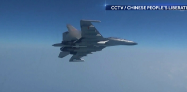 Avión de combate chino participa en las maniobras militares en torno a la isla de Taiwán