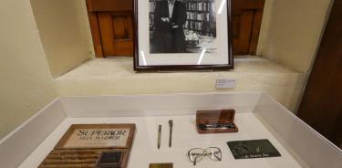 Algunos de los objetos personales de Octavio Paz.