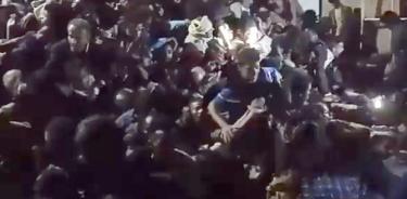 Captura de video de decenas de personas atrapapadas en una estampida en Saná, Yemen