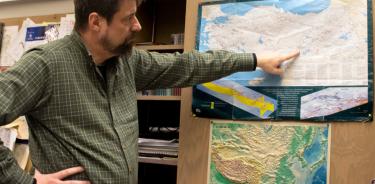 El geólogo y experto sismólogo, Eric Sandvol.