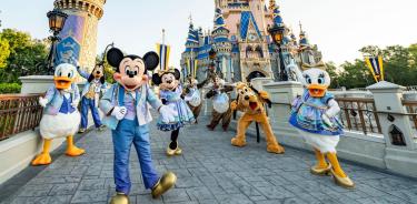 DeSantis firmó el 27 de febrero la ley por la que los parques de Disney en Orlando dejan de tener autogobierno.