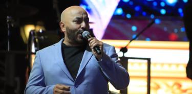 “Eslabón por eslabón” fue el tema con el que Lupillo comenzó su concierto, en la primera noche de la Feria Regional de Tecámac