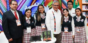 El SNTE fomenta el hábito de la lectura entre niños y adolescentes porque previene el consumo de drogas y abre posibilidades de vida a los estudiantes, dijo Alfonso Cepeda Salas.