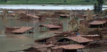 Devastadoras lluvias llegan con El Niño y que acarrean pérdidas económicas.