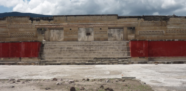 La ocupación de la antigua ciudad zapoteca de Mitla se remonta al menos a 10 mil años antes de nuestra época