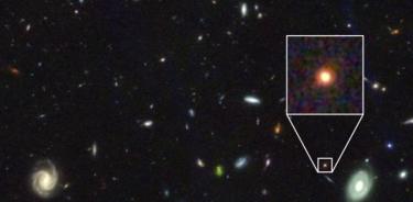 GS-9209 observado por el Telescopio Espacial James Webb junto a otras galaxias.