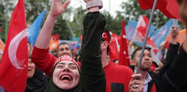 Seguidores de Erdogan celebran su victoria en Estambul