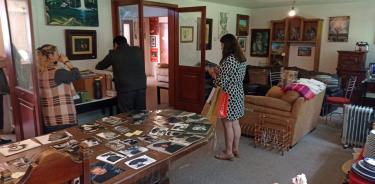 Una vista del bazar donde se vendieron objetos personales de López Tarso en la casa del Actor.
