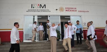 SUCHIATE, CHIAPAS, 06JUNIO2023.- Autoridades Mexicanas y embajador de los Estados Unidos Ken Salazar Recorre las Instalaciones del Instituto Nacional de Migración. El embajador de los Estados Unidos dijo que Chiapas es el corazón de Migración, se tiene que ver las raíces y del origen el por que se llega la gente al corredor de migración.
FOTO: DAMIÁN SÁNCHEZ/CUARTOSCURO.COM