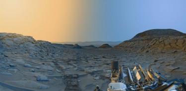 El rover Curiosity Mars de la NASA usó sus cámaras de navegación en blanco y negro para capturar panoramas de 