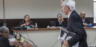 El periodista José Rubén Zamora asiste a la lectura de la sentencia en su contra