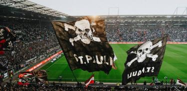 La historia del club de fútbol St. Pauli es un testimonio de valentía, pasión y compromiso con los valores humanos.