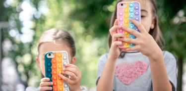 Los rangos de MHQ “angustiado y luchando” son mayores entre las mujeres encuestadas que adquirieron su primer smartphone a los 6 años