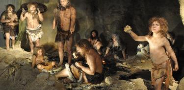 Recreación de un grupo neandertal.