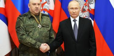 Serguéi Surovikin y Vladímir Putin, el 31 de diciembre de 2022