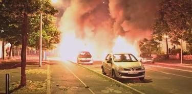 Los manifestantes incendiaron autos en la segunda noche de protestas en Nanterre