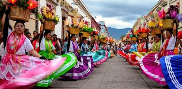 Bailarinas de la Guelaguetza en Oaxaca