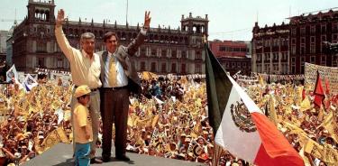 Cuauhtémoc Cárdenas y Andrés Manuel López Obrador en el Zócalo capitalino (2000)