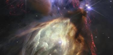 La imagen de una pequeña región de formación de estrellas en el complejo de nubes Rho Ophiuchi.