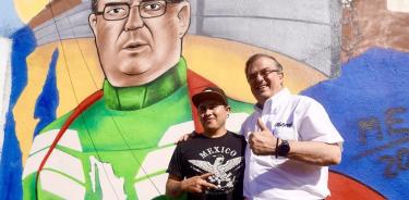 Marcelo Ebrard, aspirante presidencial, visitó el mural que el grafitero Alejandro López, 'Space' le dedicó en Tijuana, Baja California.