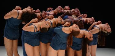 “Diásporas de tristezas”  se conforma con  obras de los coreógrafos Jacek Przybyłowicz (Polonia) e Itzik Galili (Israel).