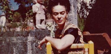 Una de las fotografías de Frida Kahlo de la exposición  “Un lugar lleno de lugares: la Casa Azul”.