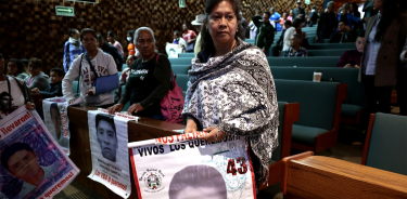 Familiares de los 43 normalistas desaparecidos de Ayotzinapa asisten hoy a la presentación del sexto y último informe del Grupo Interdisciplinario de Expertos Independientes (GIEI)