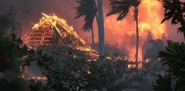 Los incendios en Hawái siguen ardiendo sin control, generando temores de aumento de víctimas