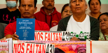 Las madres y padres de familia de los 43 estudiantes desaparecidos en Ayotzinapa, Guerrero