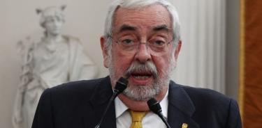 El rector Enrique Graue.