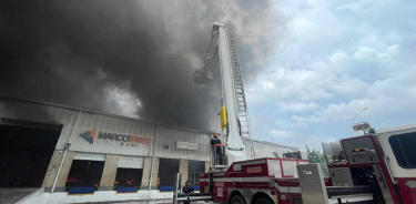 Incendio en parque industrial de Mérida