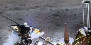 La sonda china Chang'e-4 ha tomado fotos panorámicas en la superficie lunar tras protagonizar el primer aterrizaje controlado de una nave en la cara oculta de la luna.