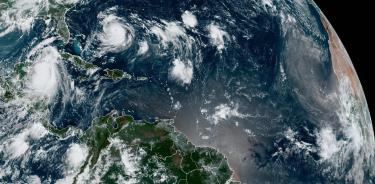 Iagen satelital de la ubicación de Idalia la mañana de este lunes, tras alejarse de Yucatán y acercarse al extremo oriente de Cuba