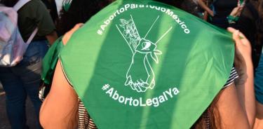 Feminista a favor del aborto en una manifestación
